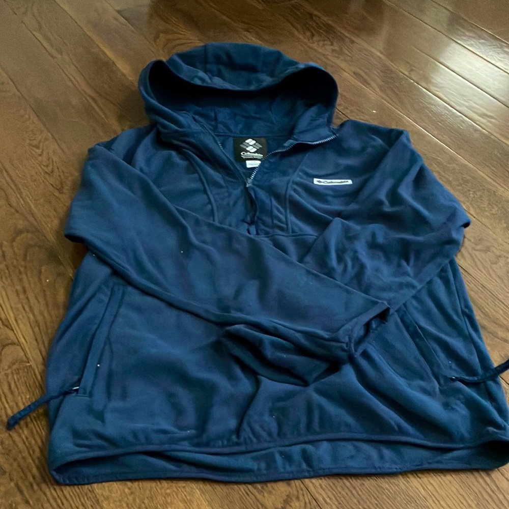 Men’s Large Columbia half zip fleece.